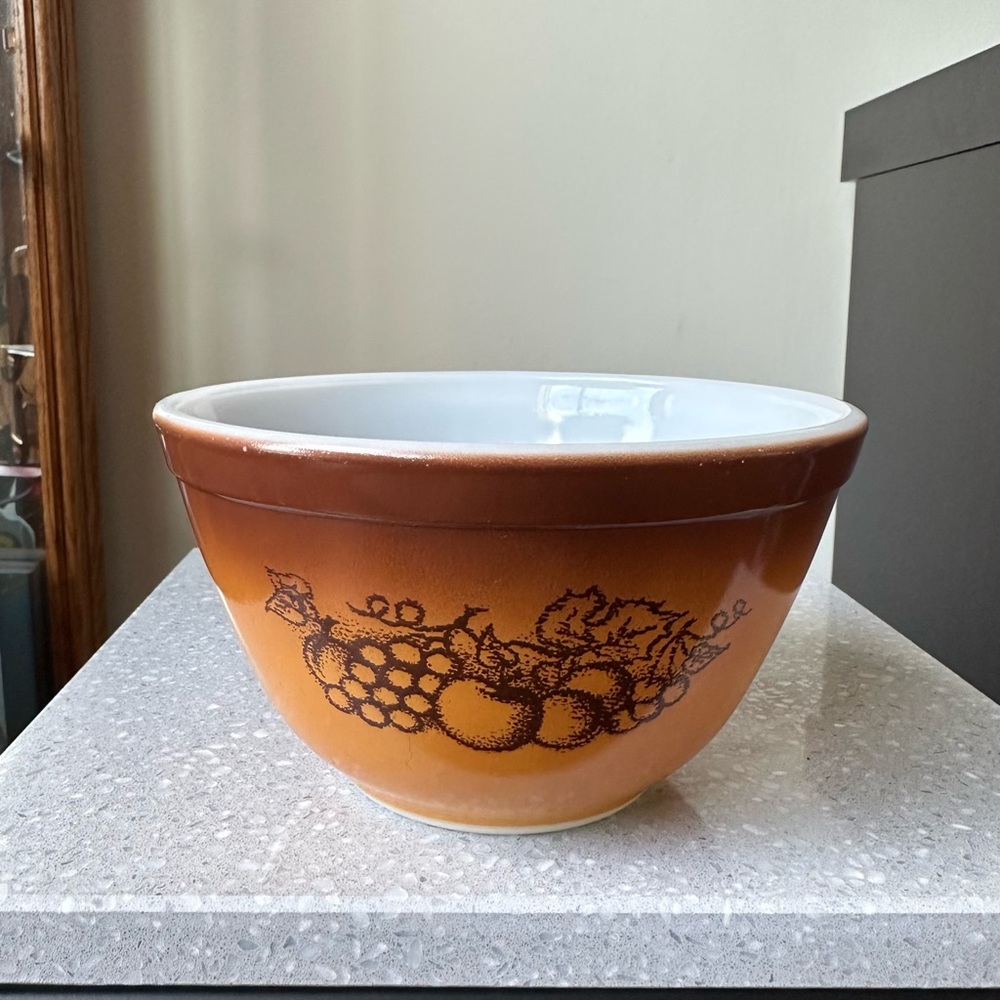 Pyrex Old Orchard 401 Mixing Bowl 750ml/ 1.5pt Microwave and Oven Safe